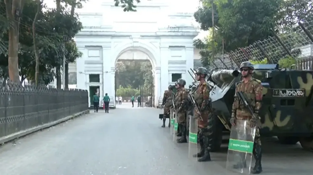 ট্রাইব্যুনাল ও সুপ্রিম কোর্ট এলাকায় সেনা মোতায়েন